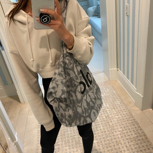 [NWT] Alo Grey Tie-Dye Tote - Picture 4 of 8